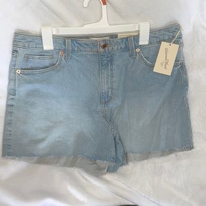 Universal thread size 16 vintage stretch midi shorts in washed blue